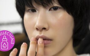 Salt Water Face Spray - What You Need To Know About The Controversial Cleansing Trend