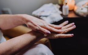 Winter eczema on hands (Image via Pexels/Rodnae Productions)