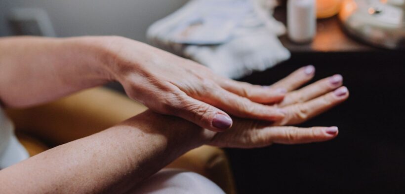 Winter eczema on hands (Image via Pexels/Rodnae Productions)